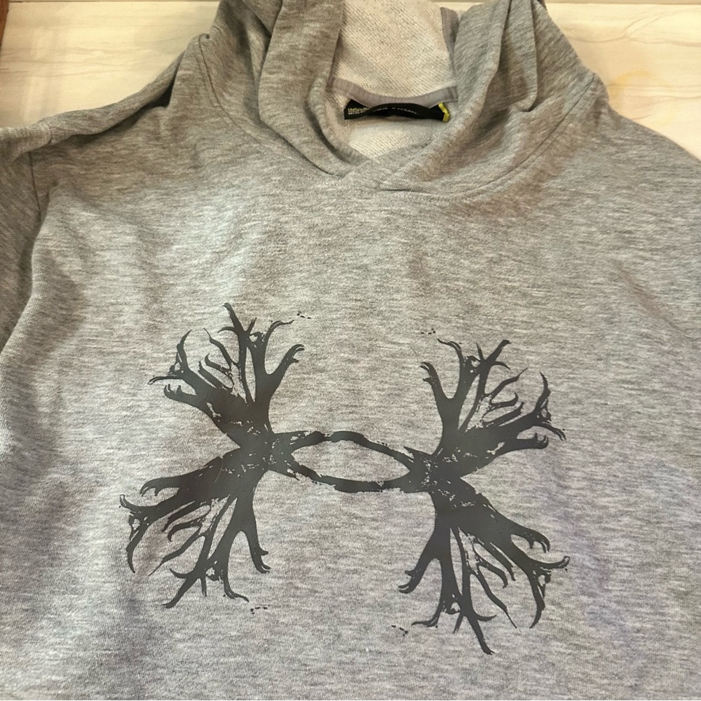 Large Under Armour hooded sweatshirt